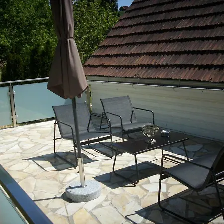 Gaestehaus Maxltoni Bed & Breakfast Kitzeck im Sausal