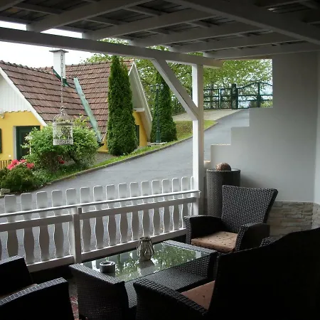 Gaestehaus Maxltoni Bed & Breakfast *