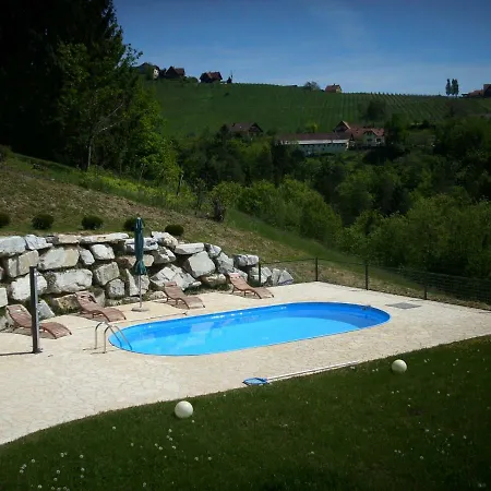 Gaestehaus Maxltoni Bed & Breakfast Kitzeck im Sausal
