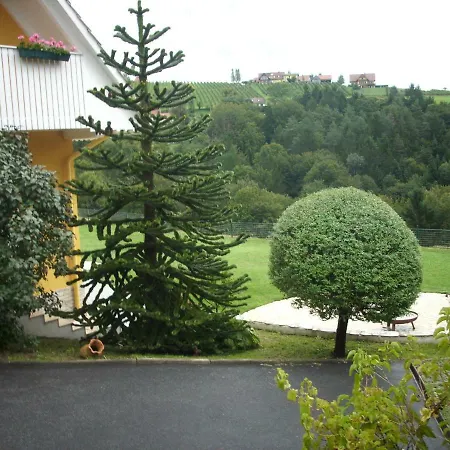 Gaestehaus Maxltoni Bed & Breakfast Kitzeck im Sausal