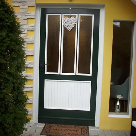 Gaestehaus Maxltoni Bed & Breakfast Kitzeck im Sausal